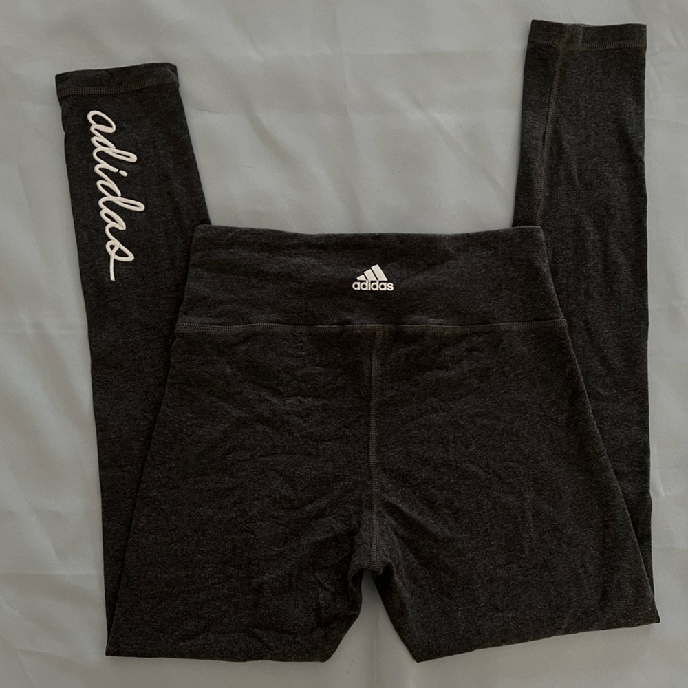 ❣️2/$25❣️ ADIDAS cursive women’s athletic leggings | SMALL